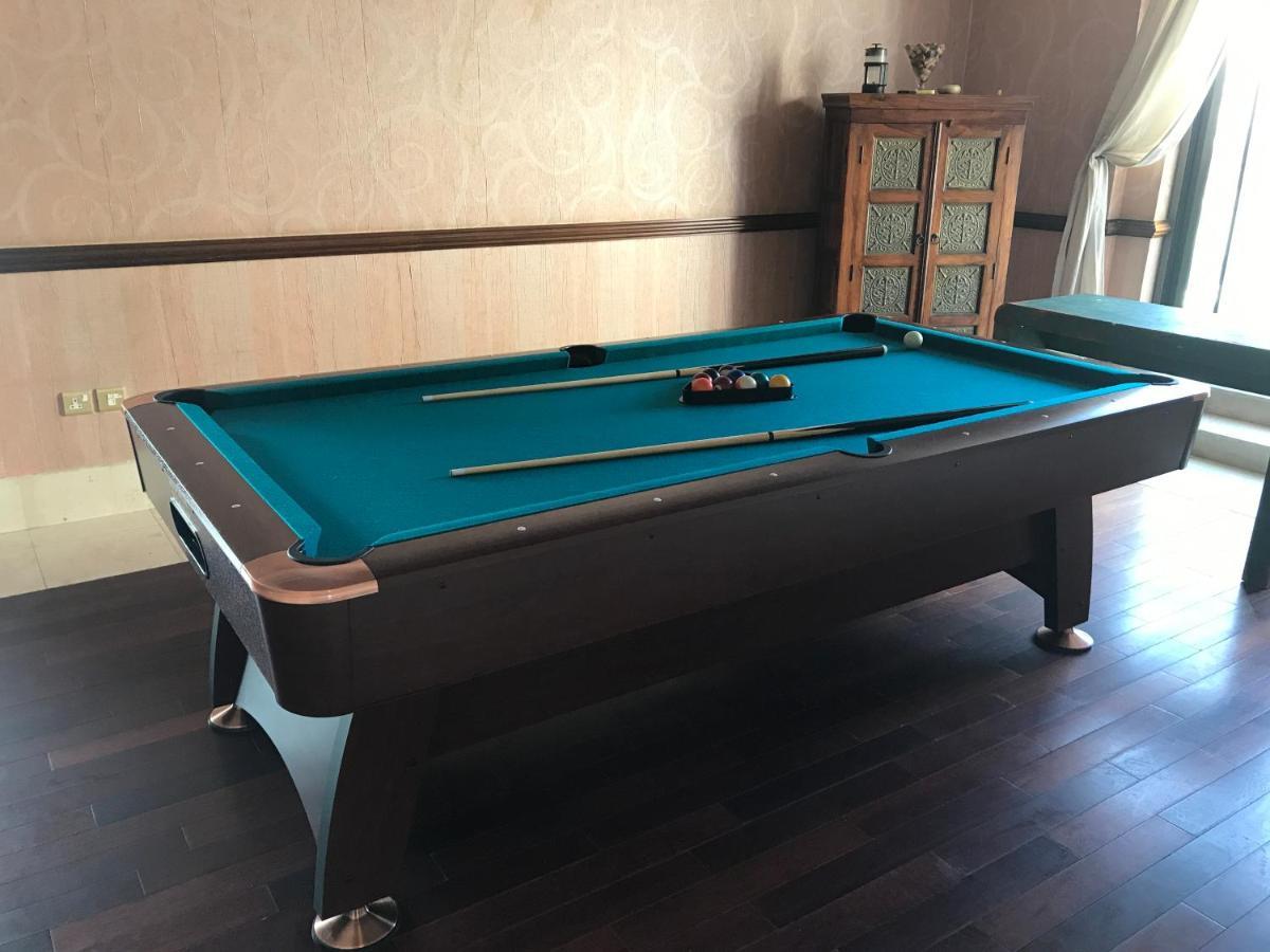 Neyar Beach Vibes - The Penthouse Hostel Dubai Bagian luar foto