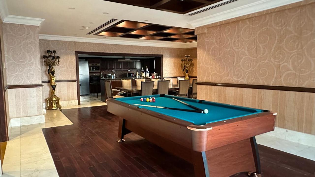Neyar Beach Vibes - The Penthouse Hostel Dubai Bagian luar foto
