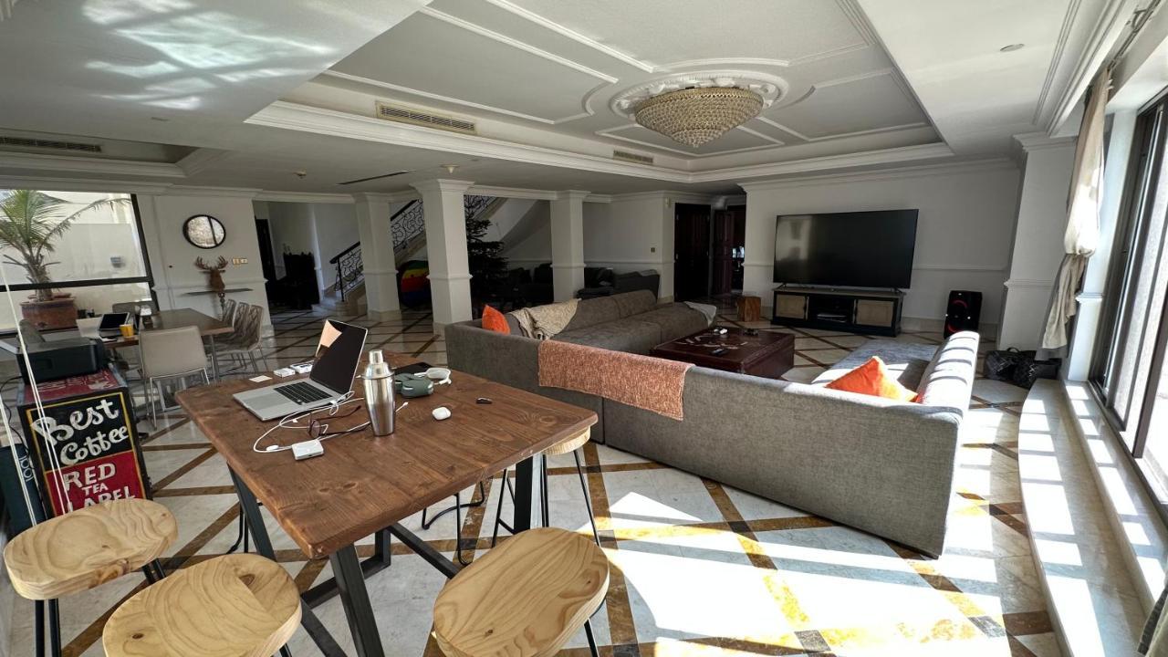 Neyar Beach Vibes - The Penthouse Hostel Dubai Bagian luar foto