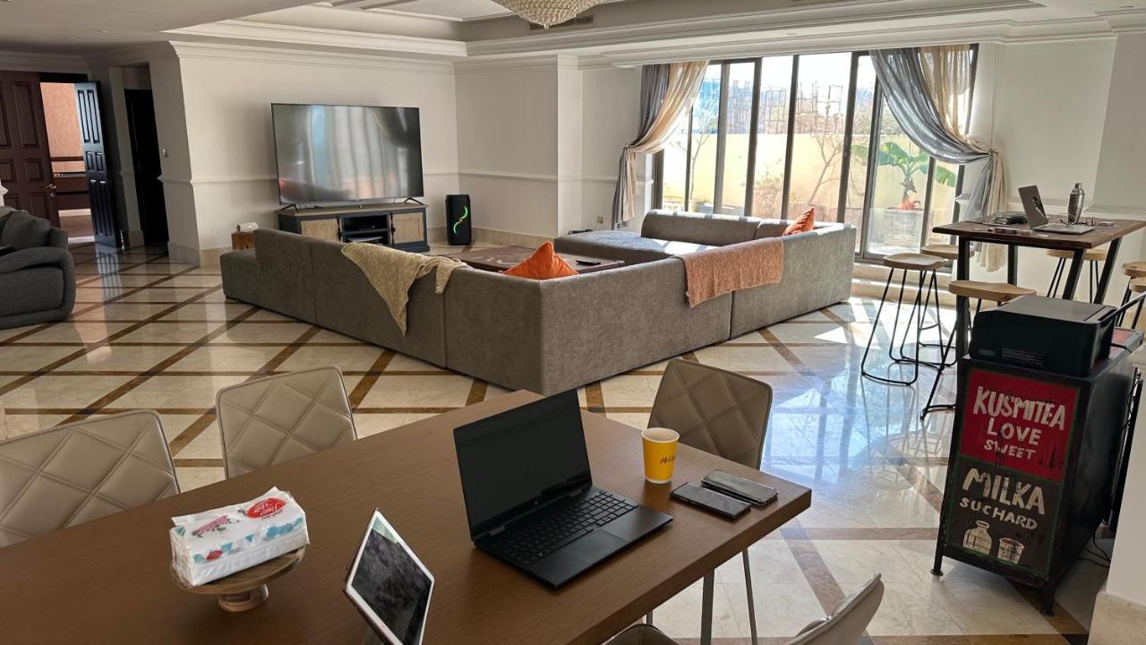 Neyar Beach Vibes - The Penthouse Hostel Dubai Bagian luar foto