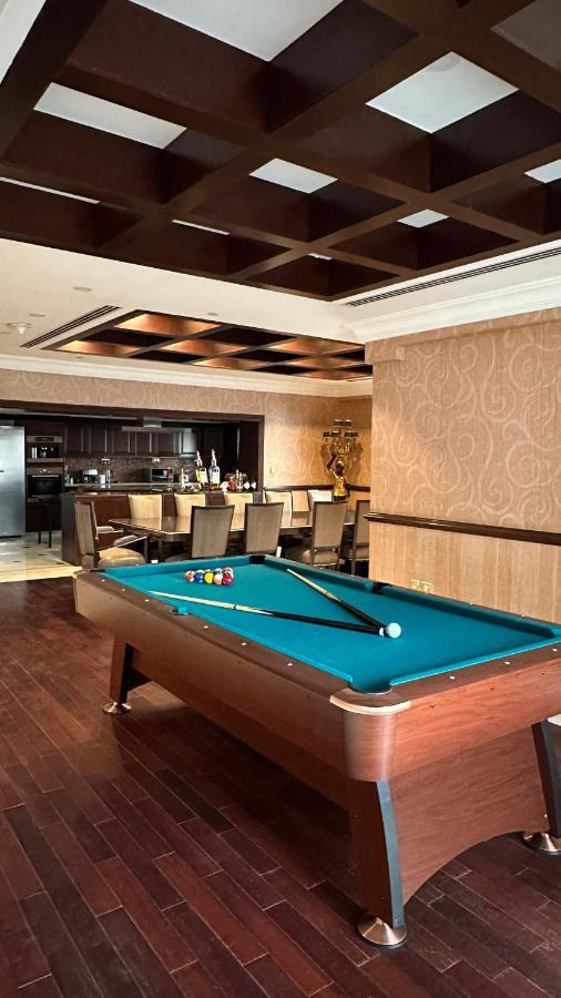 Neyar Beach Vibes - The Penthouse Hostel Dubai Bagian luar foto