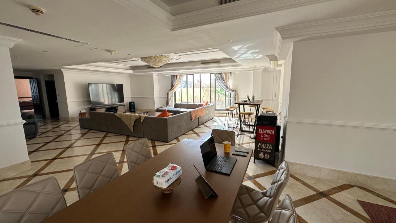 Neyar Beach Vibes - The Penthouse Hostel Dubai Bagian luar foto