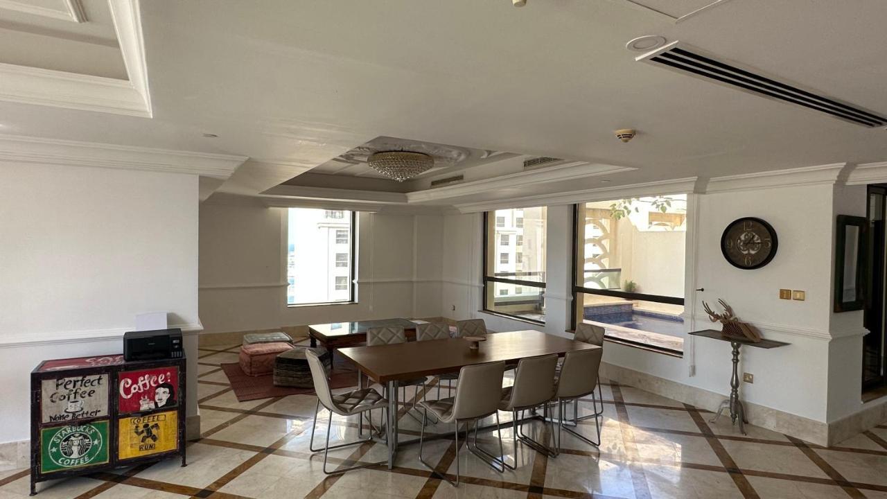Neyar Beach Vibes - The Penthouse Hostel Dubai Bagian luar foto