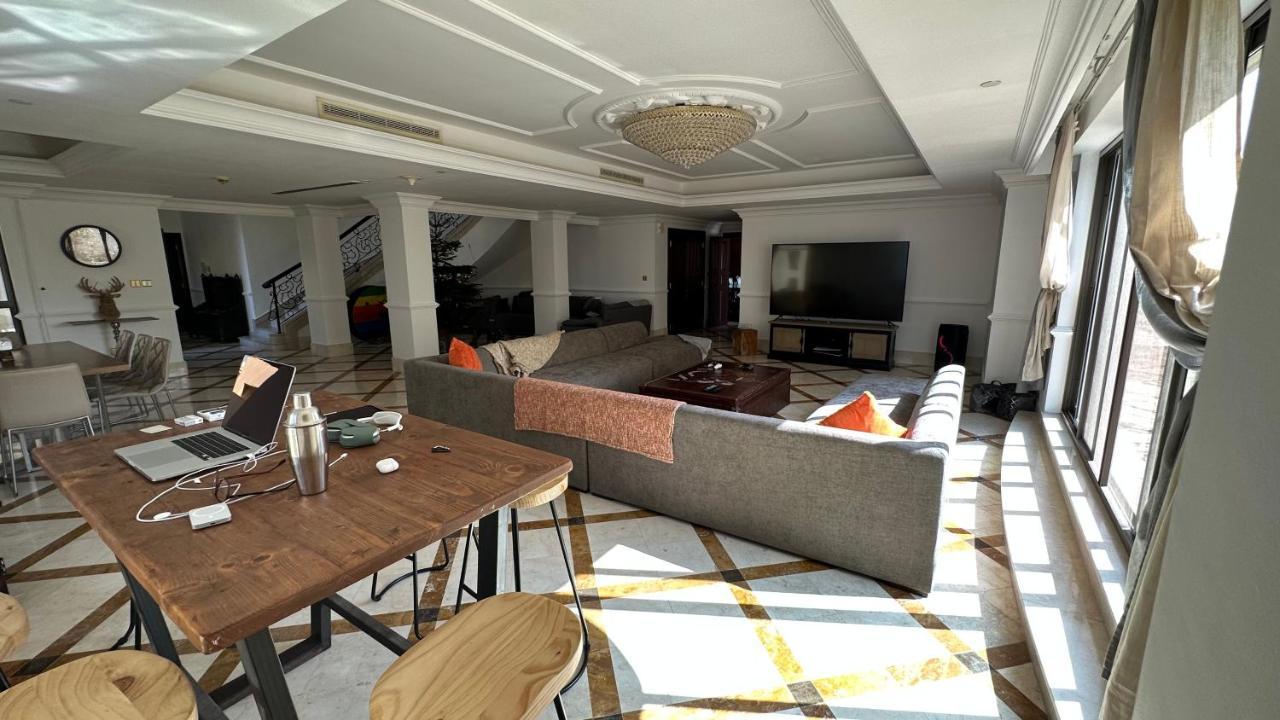 Neyar Beach Vibes - The Penthouse Hostel Dubai Bagian luar foto