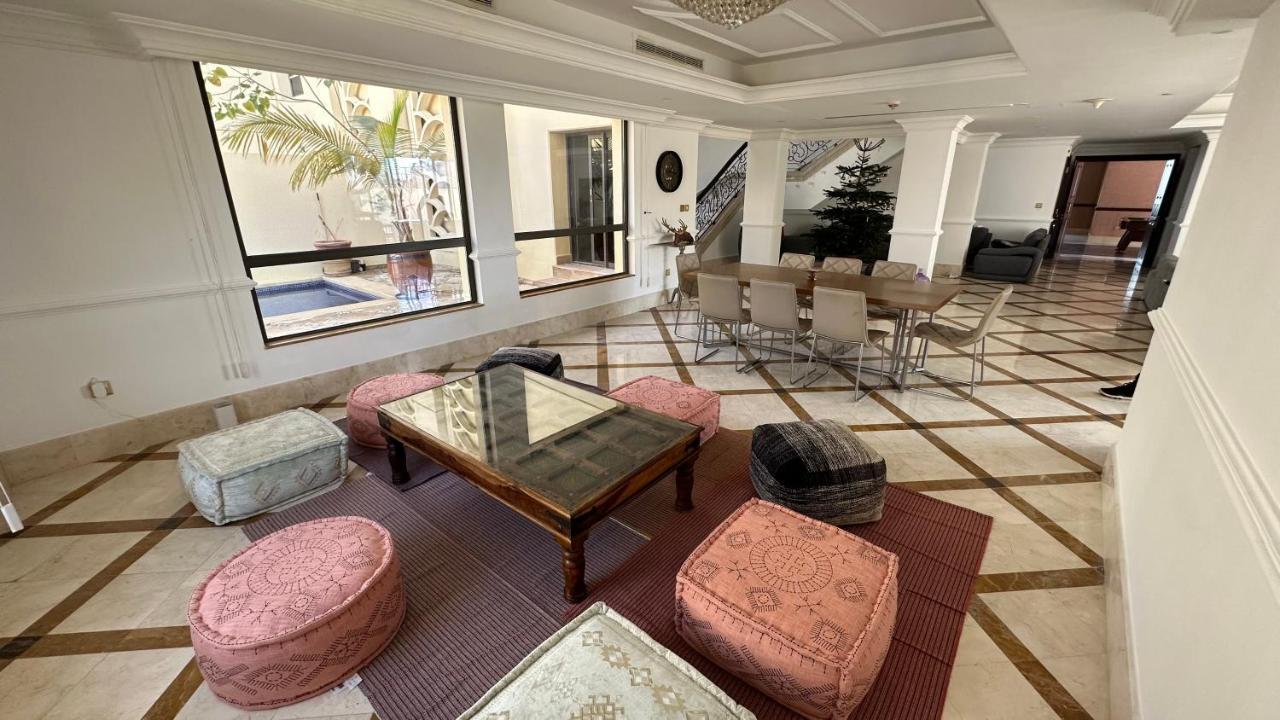 Neyar Beach Vibes - The Penthouse Hostel Dubai Bagian luar foto