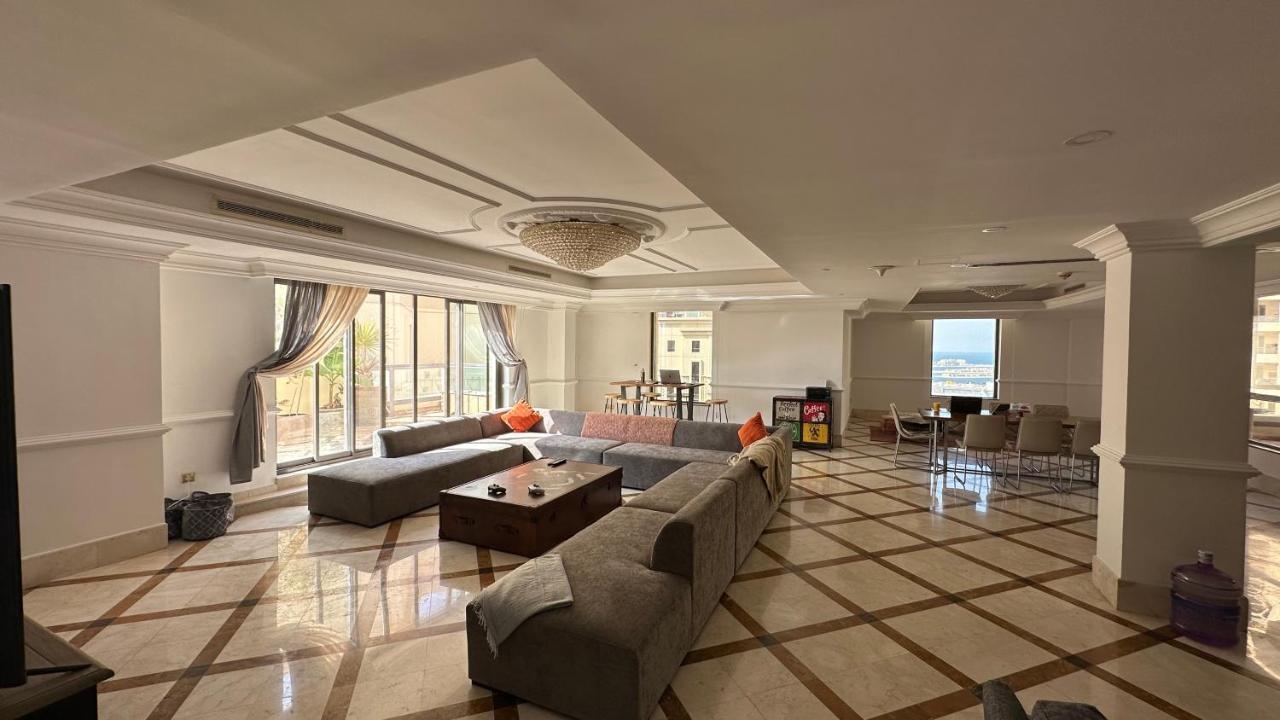 Neyar Beach Vibes - The Penthouse Hostel Dubai Bagian luar foto