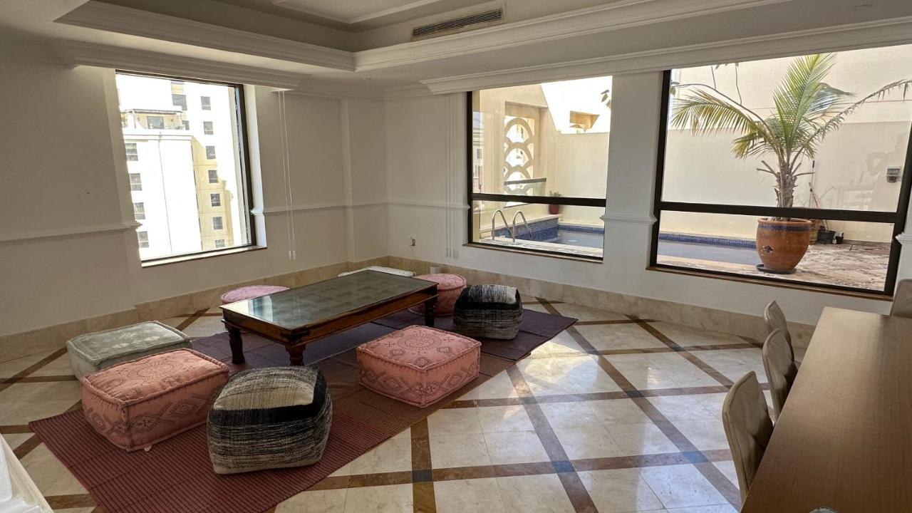 Neyar Beach Vibes - The Penthouse Hostel Dubai Bagian luar foto