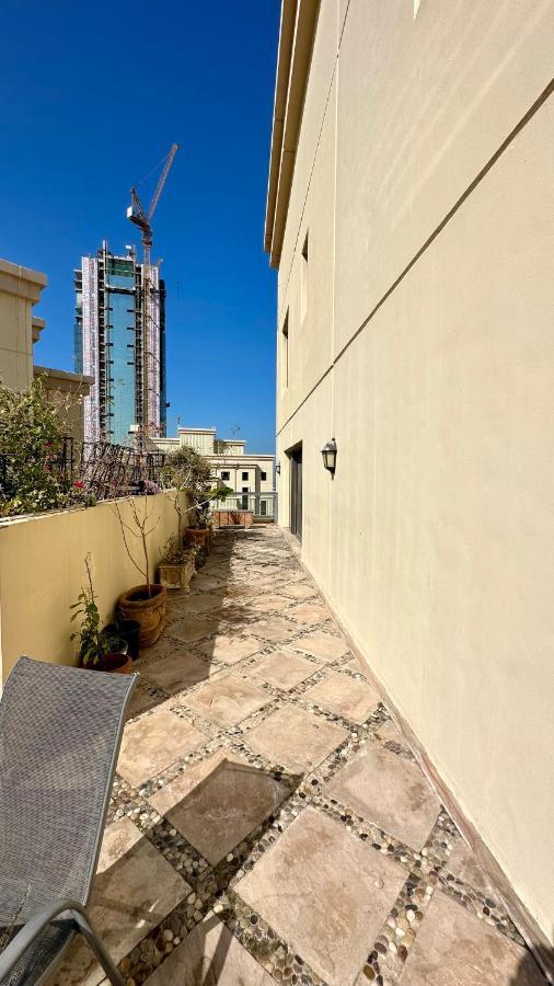 Neyar Beach Vibes - The Penthouse Hostel Dubai Bagian luar foto